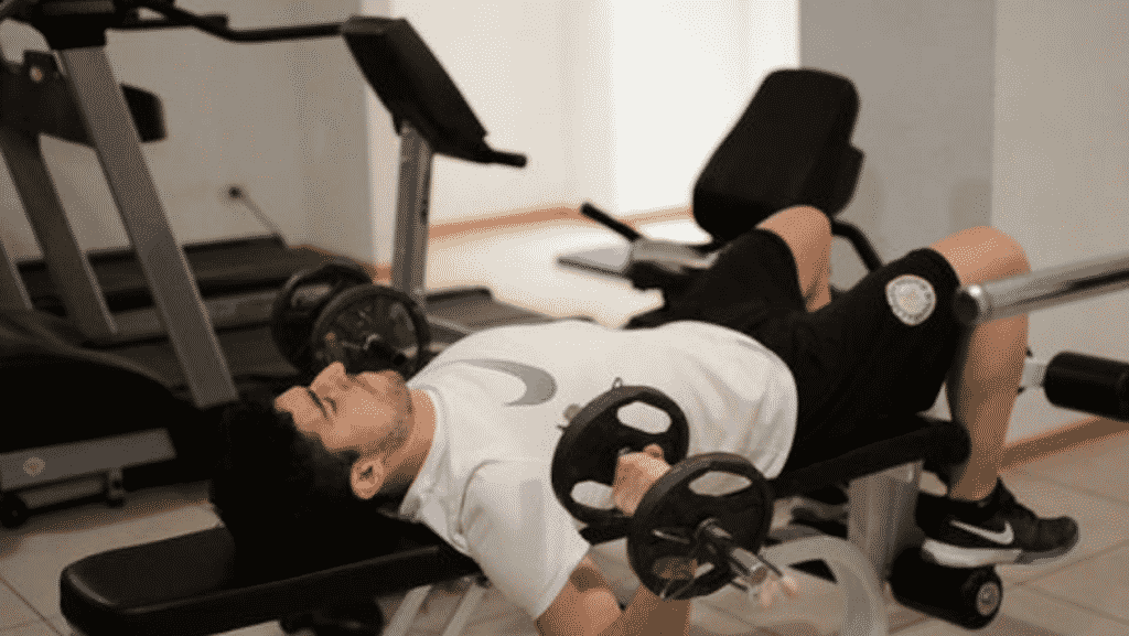 How to Lift Weights: 7 Tips for Beginners How to Lift Weights: 7 Tips for Beginners