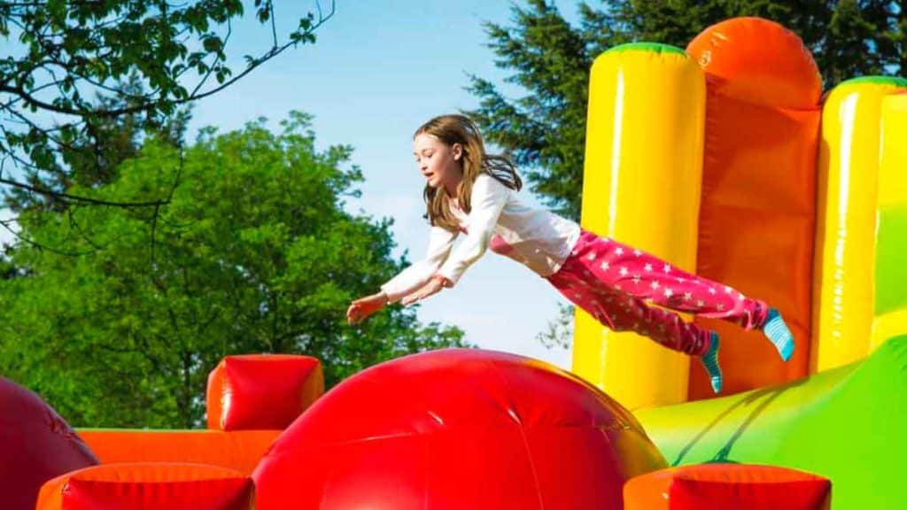 Top 3 Popular Backyard Bounce Houses that You Should Not Miss!