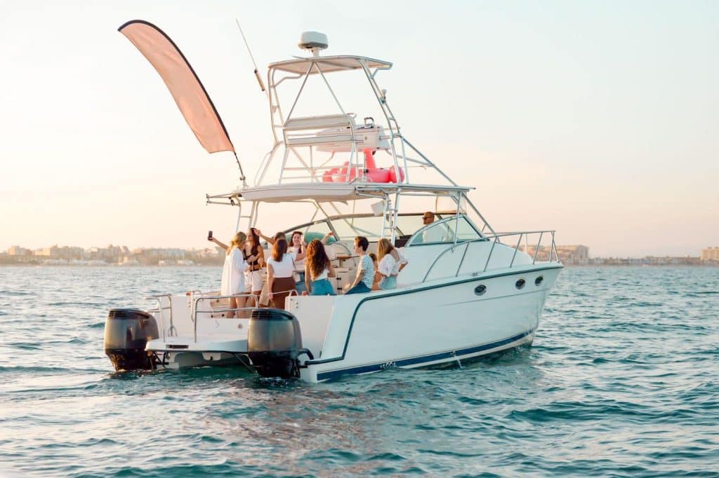 Florida Yacht Charter Costs, Sizes, and Passenger Limits Explained Florida Yacht Charter Costs, Sizes, and Passenger Limits Explained